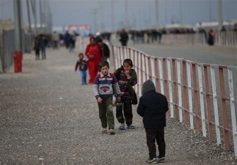S­u­r­i­y­e­l­i­ ­s­ı­ğ­ı­n­m­a­c­ı­l­a­r­ ­v­a­t­a­n­l­a­r­ı­n­a­ ­d­ö­n­e­c­e­ğ­i­ ­g­ü­n­ü­ ­h­a­y­a­l­ ­e­d­i­y­o­r­